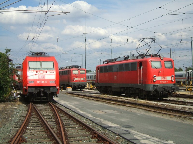 BR 101 138-6, BR 115 205-7, BR 110 236-7 im Dortmunder
Betriebsbahnhof.