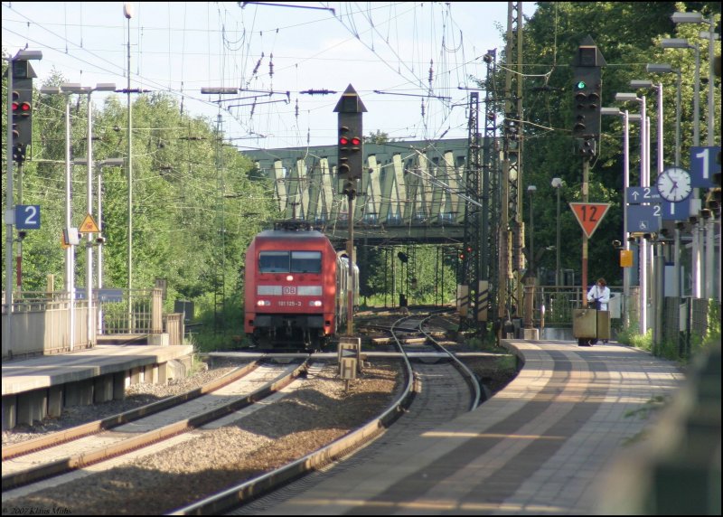 Fahrt durch den Bahnhofsbereich RE-S�d f�r 101 125-3. 25.06.2007