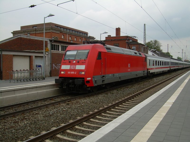 101 055 am 12.7.2007 mit IC in Verden/Aller 