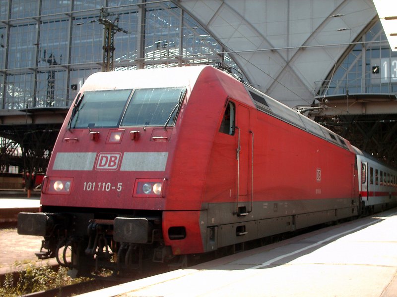 101 110-5 zog am 06.08.2007 den IC 2140 nach K�ln
