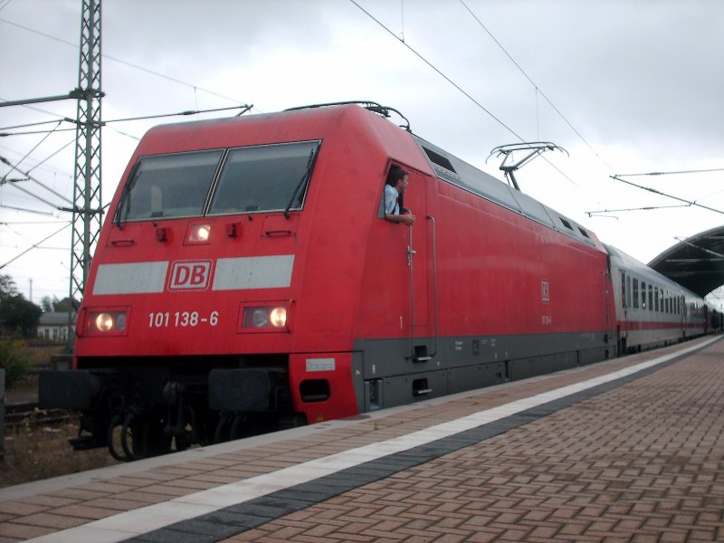 "On track 8 now runs an IC 2034 with about