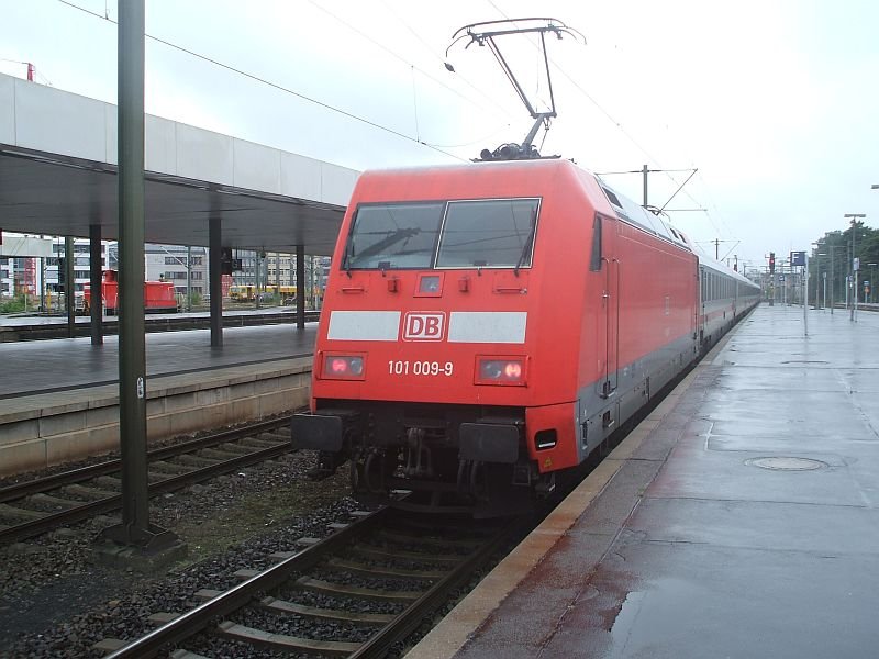 101 009-9 schob den Ic nach Norddeich Mole am 08.09.2007