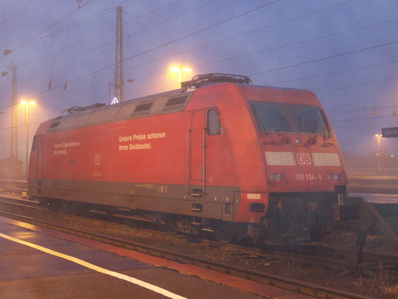 101 134-5 PEP stand am 18.11.2007 im Leipziger Hauptbahnhof auf