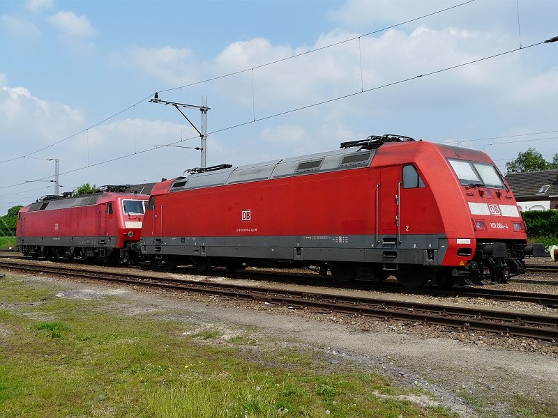 Eine 101 und eine 120 stehen abgestellt im Venloer Bahnhof. Eine 101 und eine 120 stehen abgestellt im Venloer Bahnhof.