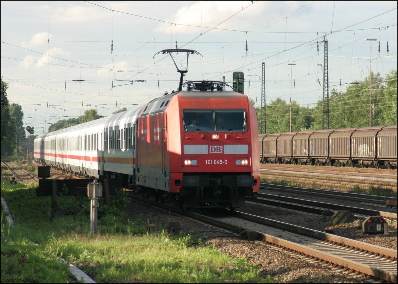 Mit IC durch Recklinghausen-S�d 101 045-3. 25.06.2007 