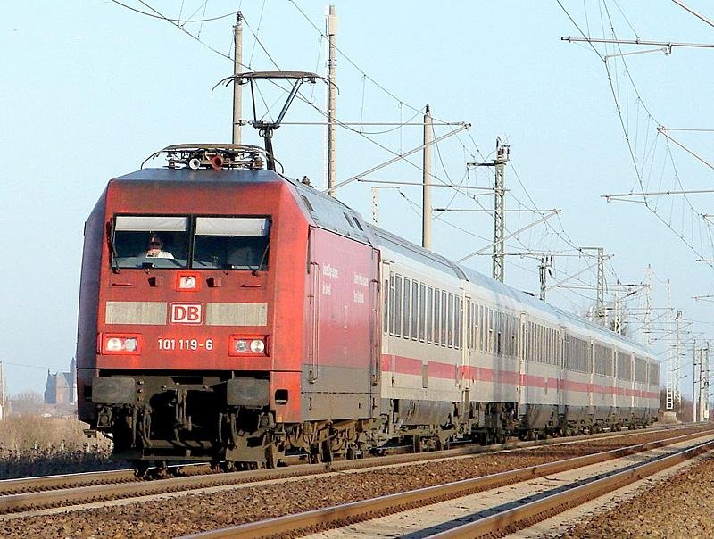 101 119-6 mit IC2379 unterwegs nach Frankfurt (Main). Kurz hinter