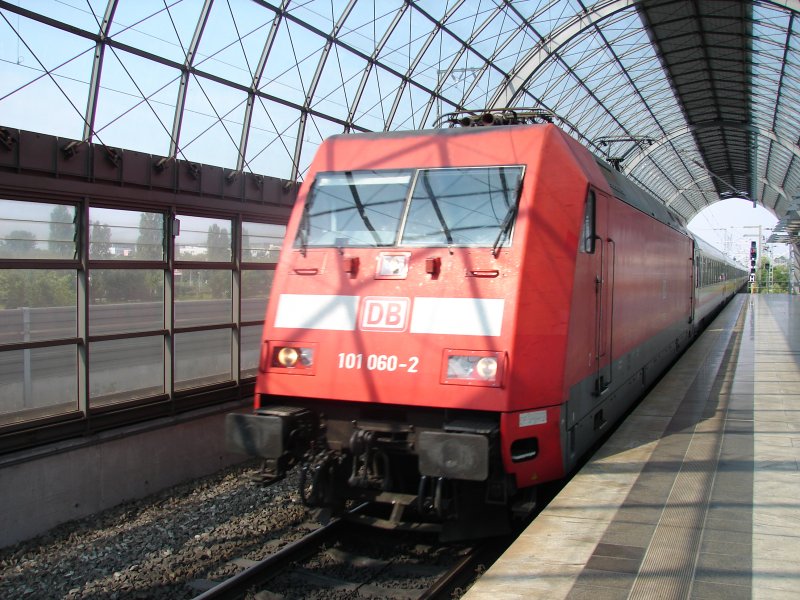 BR 101 060-2 mit InterCity 2445 aus Bad Bentheim hat