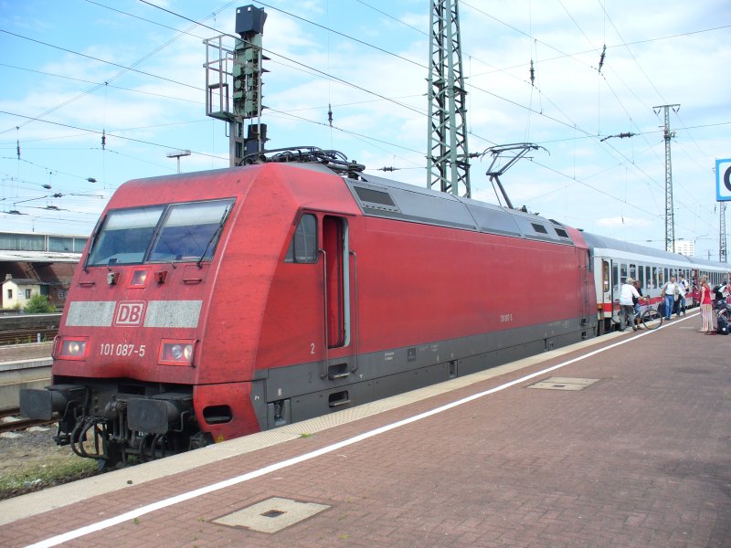 The BR is 101087-5 with the IC 2311 "Northern Friesland"
