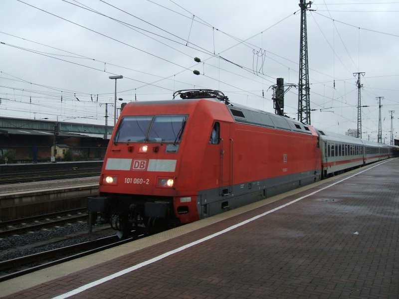 BR 101 060 mit IC 2046 nach K�ln bei der