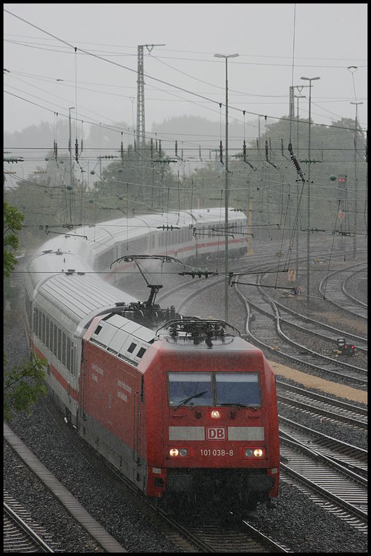 101 038-8 erreichte am Nachmittag des 4.08.2008 mit ihrem IC
