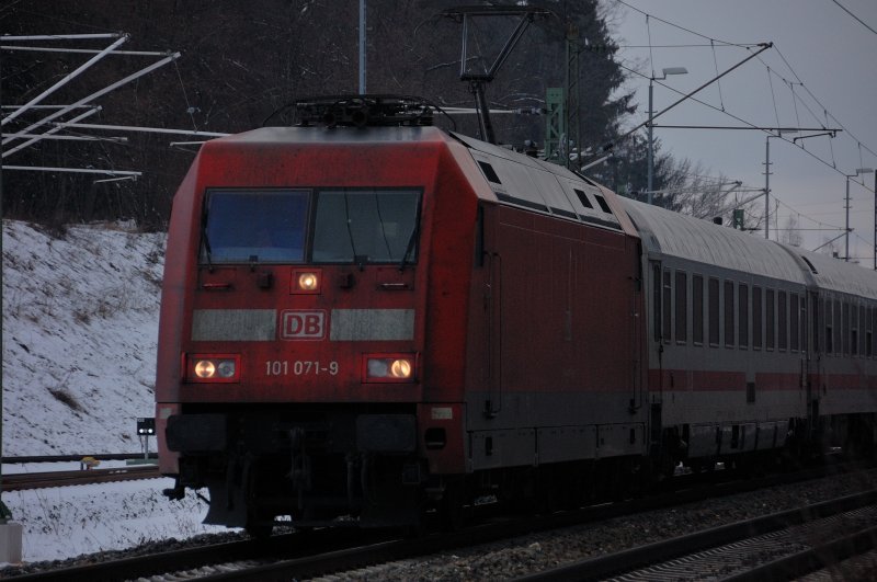 101 071-9 mit einem Intercity auf der KBS 750 (Filstalbahn)