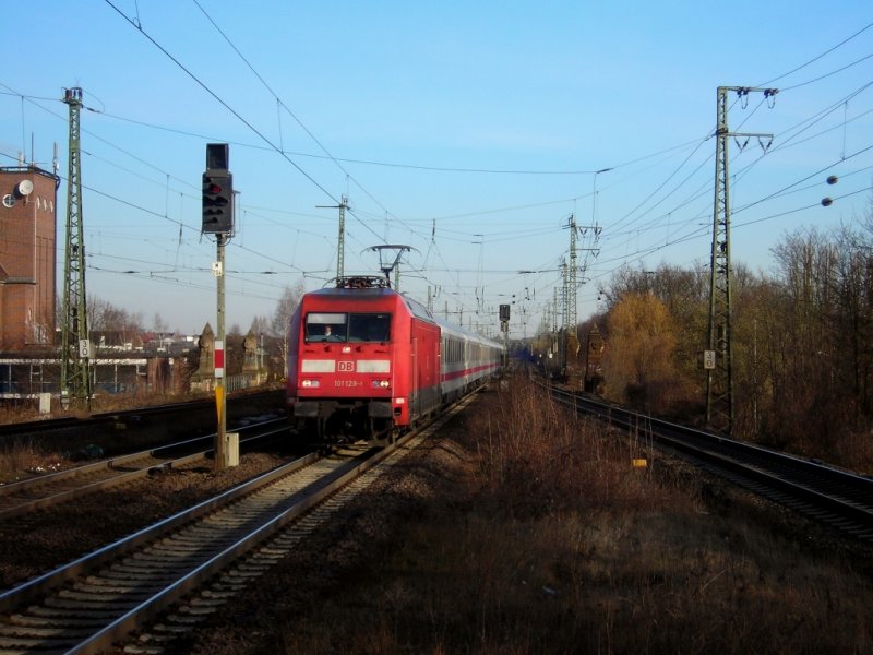 101 129 mit einem IC in Hannover kurz hinter dem