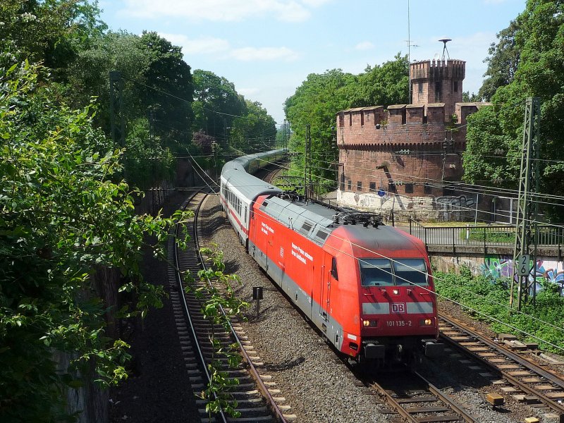 101135-2 crossed shortly IC 2213 Hamburg-Altona - Stuttgart, the Rhine