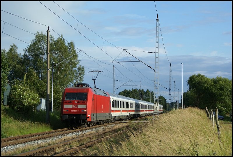 101 001 with the evening InterCity from Hamburg to Rostock