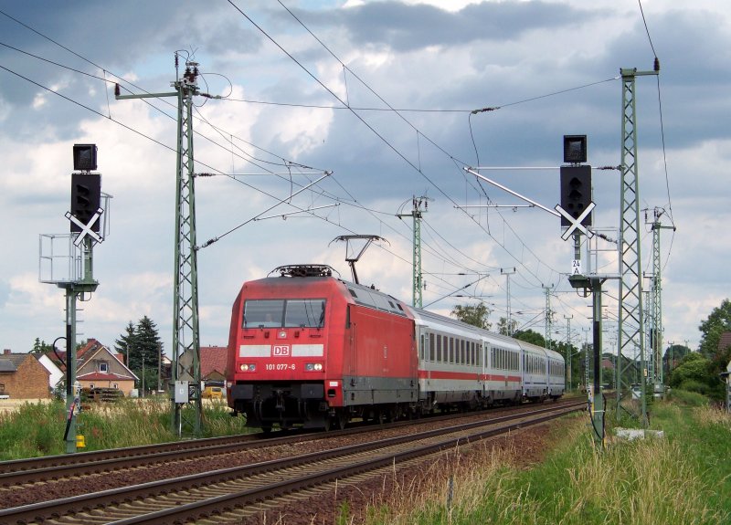 101 077-6 ist am 20.06.2009 mit dem EC340 Wawel unterwegs