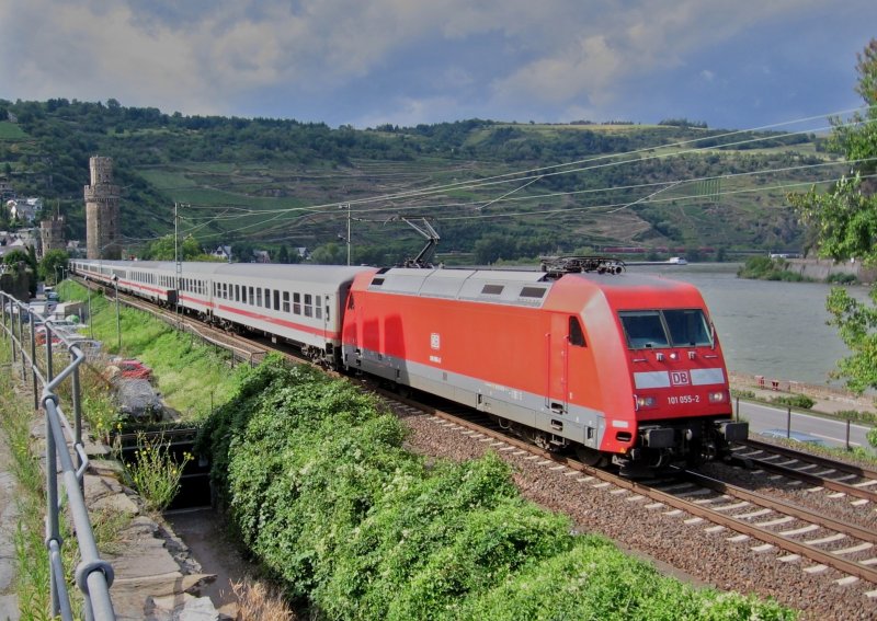 101 055 mit IC 1819 am 24.07.07 in Oberwesel. 