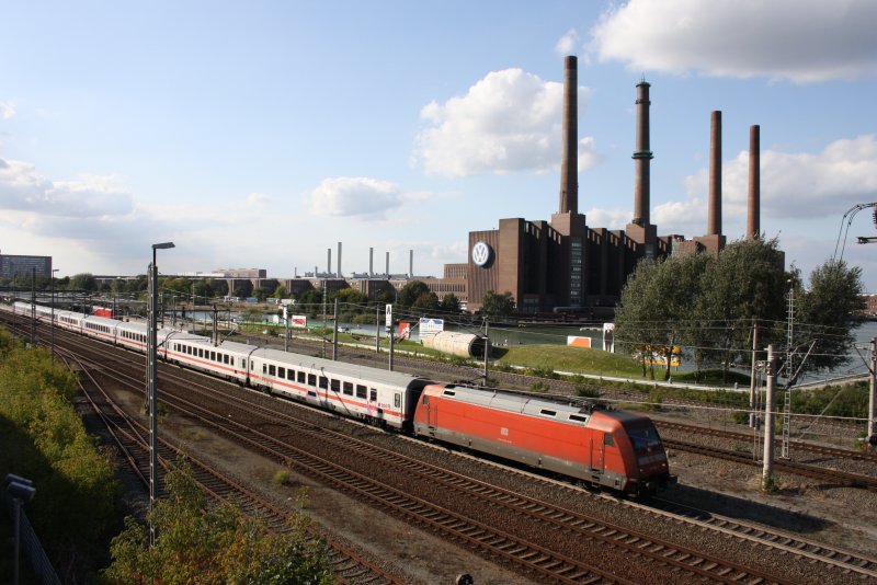 101 045 with IC 145 in Wolfsburg HBF (automatically translated,
