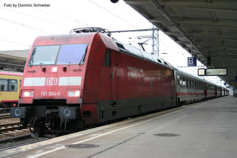 101 004-0 in Berlin Lichtenberg am 25.02.2006 mit dem IC