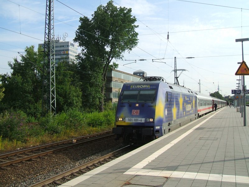 BR 101101-4 before EC 101 Hamburg - Bochum main station