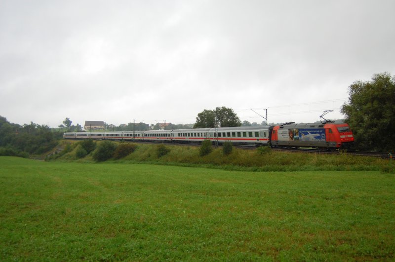 101 133-7 schob am 10.08.07 den IC 2163 von Karlsruhe
