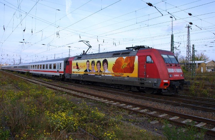 101 001-6 am 19.10.08 im Hbf. Halle/ S. 