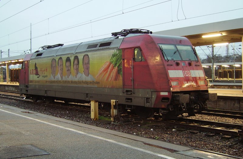 101001-6 "ARD Buffet" parked in Stuttgart Hbf 22:12:08 (automatically translated,