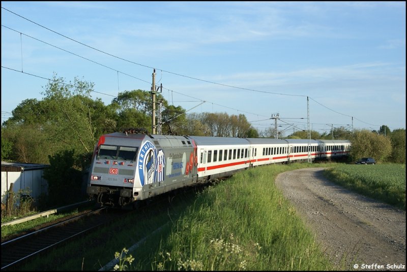 101 144 am Abend des 14.05.09 mit dem IC 2372
