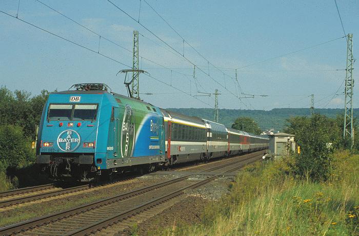 101 083-4 am 13.08.2000 bei Bingen/Rhein mit EC 104 Interlaken