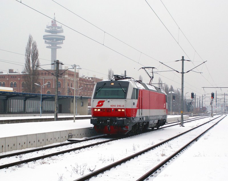 1014 016 am 14.01.2009 als Lokzug in Wien S�dbahnhof(Ostseite). 