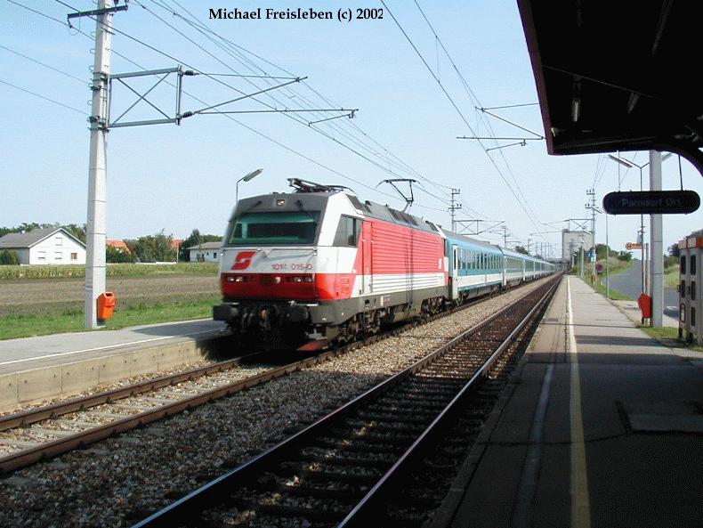 1014 015-0 mit einem EC bei der Durchfahrt durch die