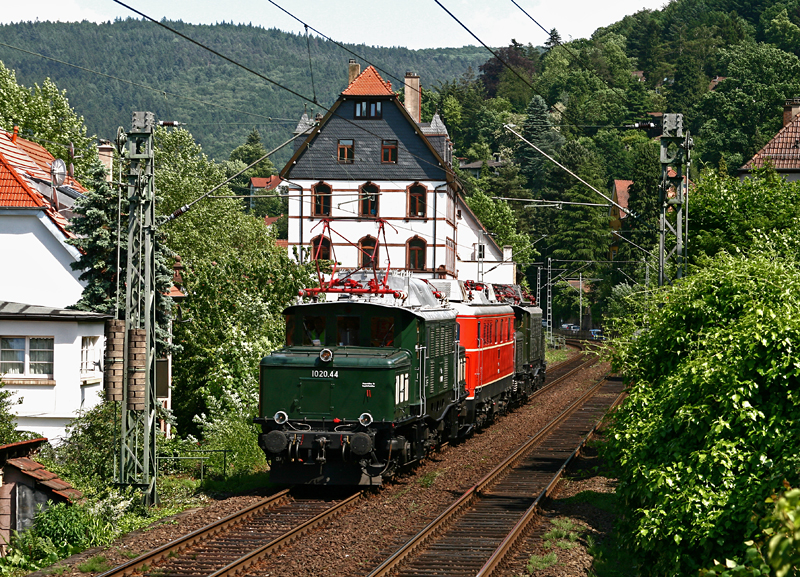 1020.44 + 1110.505 + 194 279 sind am 22. Mai