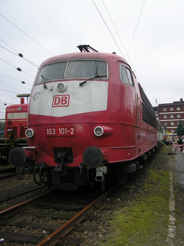 09/03/2006: The oriental red museum locomotive 103101-2 (formerly Airport Express