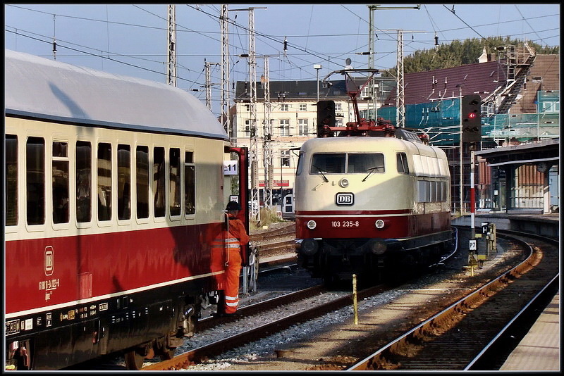 Early morning in Stralsund Hbf. The TEE-Binz-Koblenz is collected. 298318-7