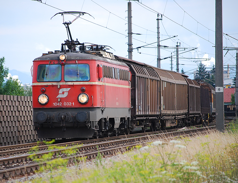 Die planm�ssig mit einer Lok der Baureihe 1x44 bespannten Verschubg�terzuge