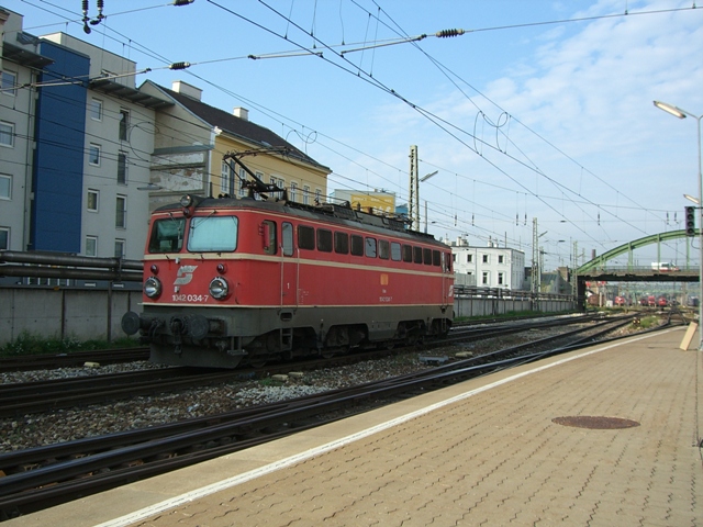Eine 1042 in Wien Westbahnhof  