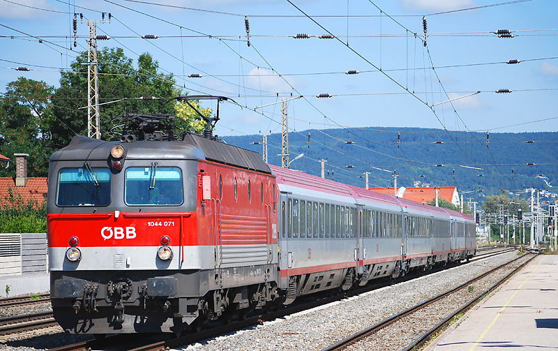 1044 071 rushing on 07/09/2009 with an IC through the