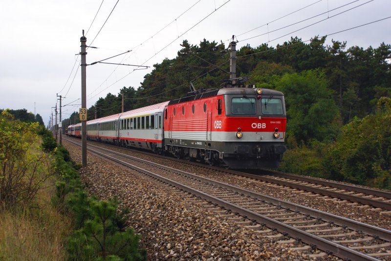 1044 050 mit OIC536 Jacques Lemans von Villach nach Wien