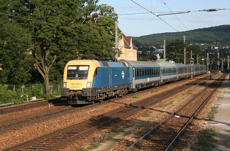 Die 1047 002 bespannte am 9. Juli 2009 den EN