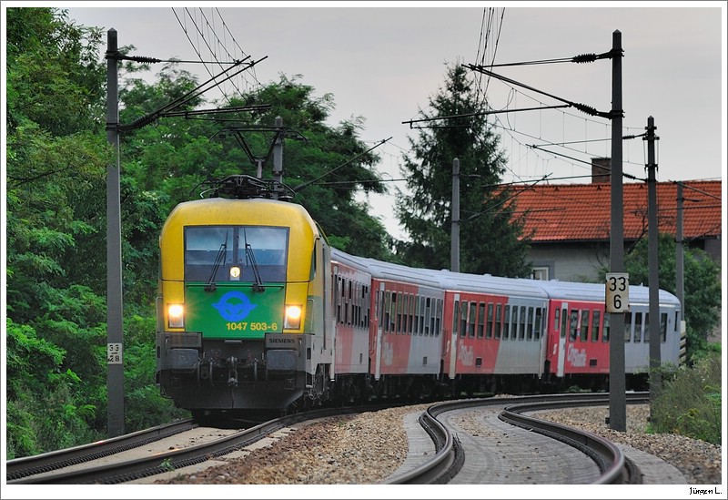 1047.503 with R1630 between sub-Oberndorf & Maria Anzbach, 12.8.2009. (automatically