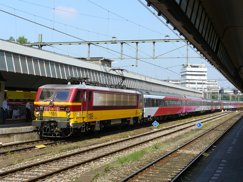 Ankunft in Rotterdam CS Lok 1185 mit IC Brussel Zuid