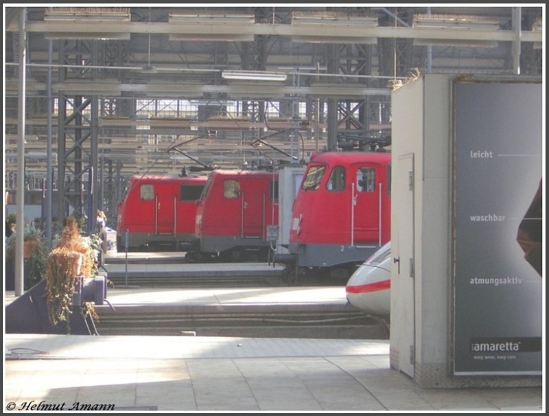Neither easy nor breathable are the locomotives and the train