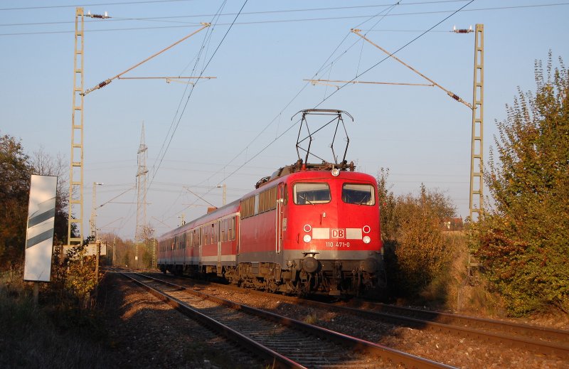 110 471-0 schob am Abend des 16.10.07 eine RegionalBahn von
