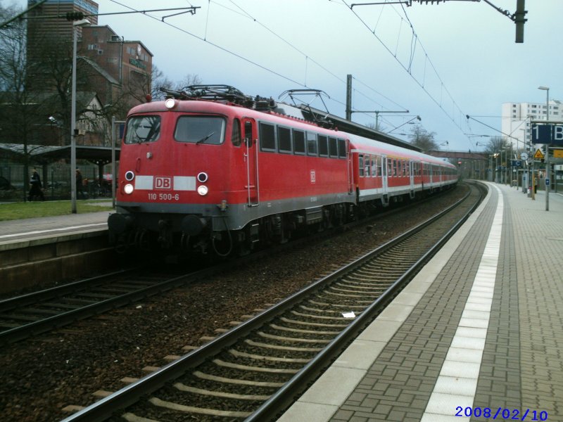 110 500-6 mit RE Hannover - Braunschweig im Bahnhof
Peine 