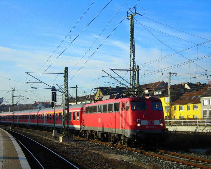 110 486 verl�sst mit der RB Hildesheim-Braunschweig den Bahnhof Hildesheim.