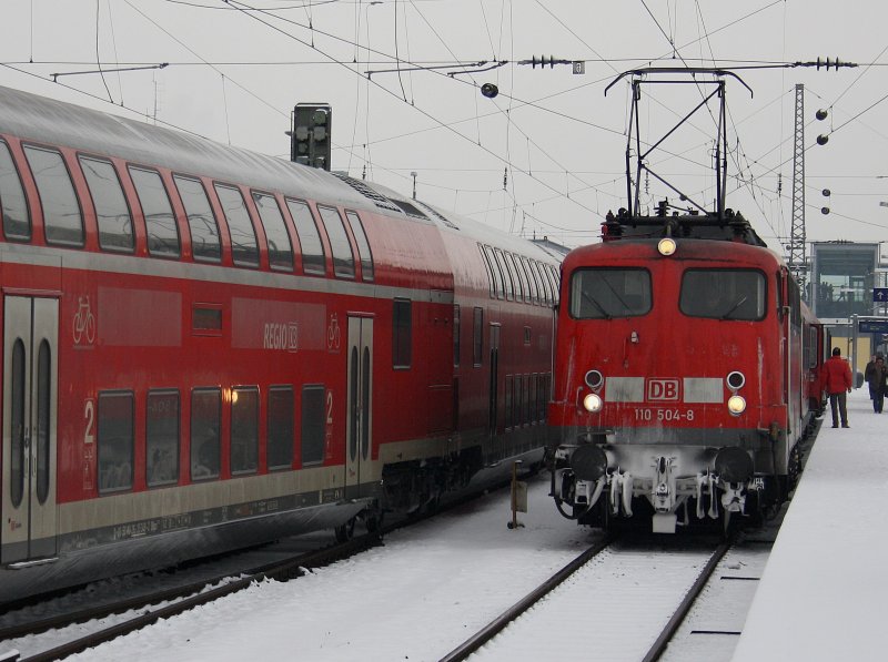 Die 110 504 am 20.02.2009 am Gleis 109 im Regensburger