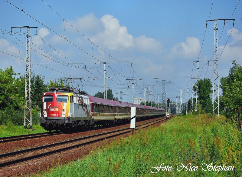 Wissenschaftlok 110 325-8 durchf�hrt mit einem Sonderzug nach Berlin-Ostbahnhof,die Berliner