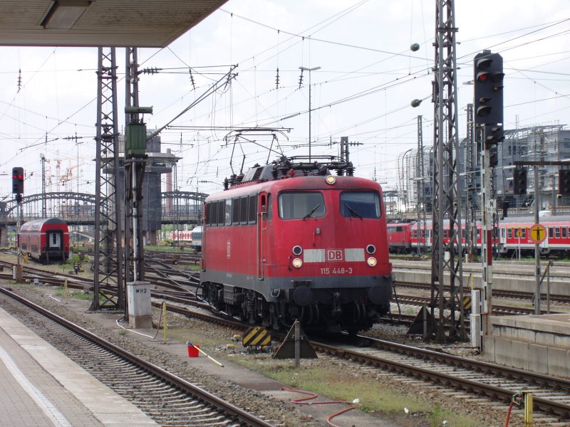115-468 moves to its new use in Munich HBF (automatically