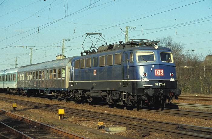 110 271-4 am 07.04.2000 in Homburg/Saar mit SE 23044 nach