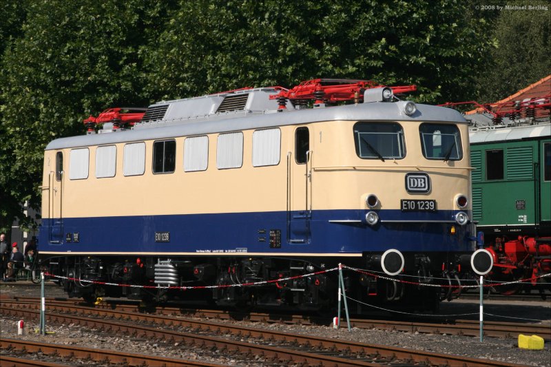 Die Lokomotive E10 1239 vom Lokomotivclub 103 aus Wuppertal in