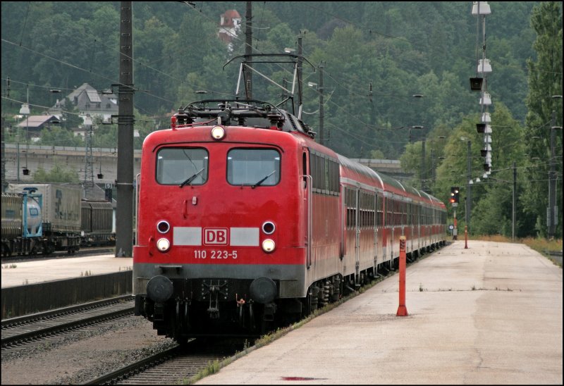 110 223 ist mit dem RE 30107 von M�nchen Hbf